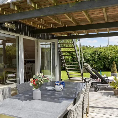 2 Bedroom Gorgeous In Holiday home